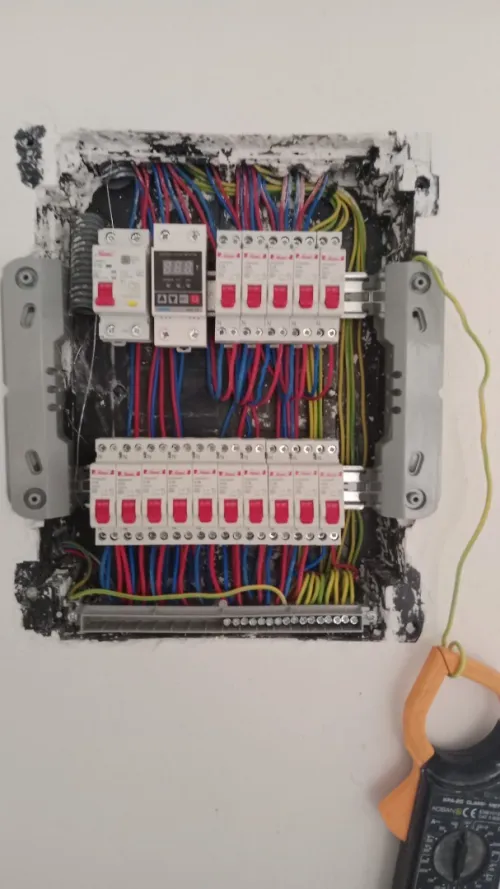 Electrician bâtiment et installation caméra surveillance et vision phone 
