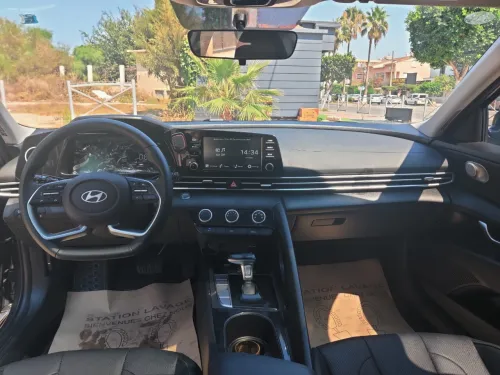 Hyundai ELANTRA 2025 