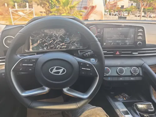Hyundai ELANTRA 2025 