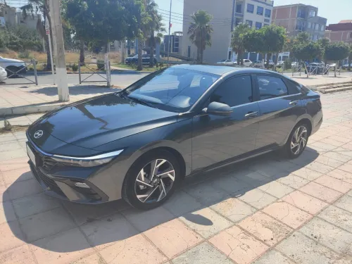 Hyundai ELANTRA 2025 
