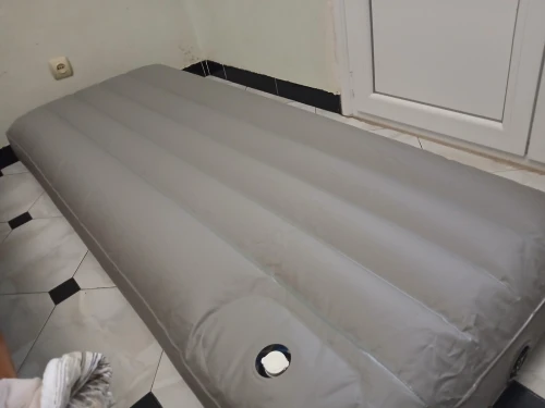 Matela gonflable (avec pompe a air intégré)