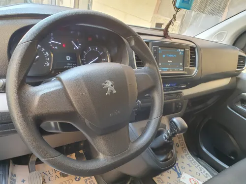 Peugeot Expert 2025 Traveller