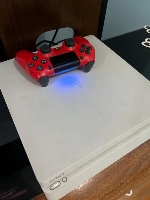Ps 4 slim