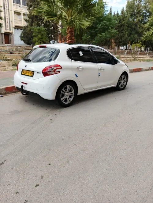Peugeot 208 2015 Allure