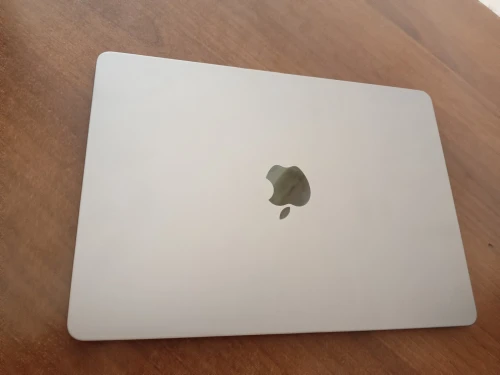 Macbook M3 2024