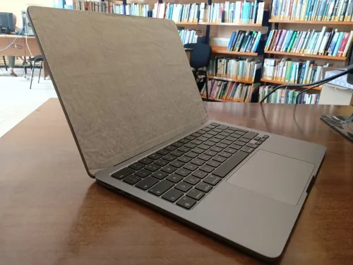 Macbook M3 2024
