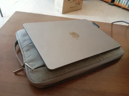 Macbook M3 2024