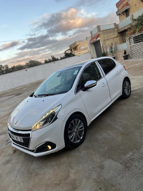 Peugeot 208 2015 Allure Facelift