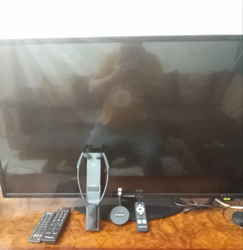 vend Tv Brandt+box tv stream+écouteur récepteur bluetooth avec sa base ettemeur . Le tout prix sacrifié.