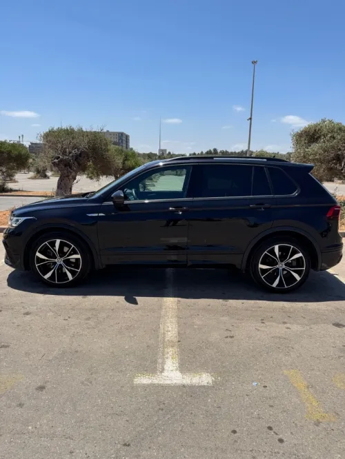 Volkswagen Tiguan 2024 Black black