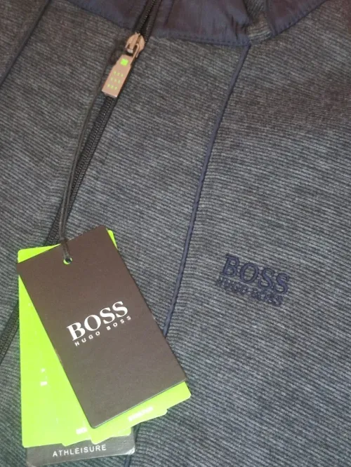 Belle veste original (caba) de marque Boss. Celui qui est intéressé.  me contacte. Message téléphone. Merci