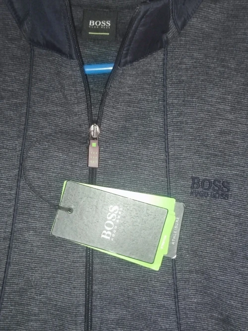 Belle veste original (caba) de marque Boss. Celui qui est intéressé.  me contacte. Message téléphone. Merci