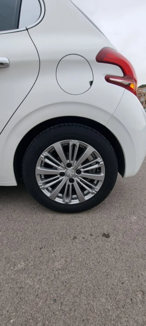 Peugeot 208 2019 Allure Facelift