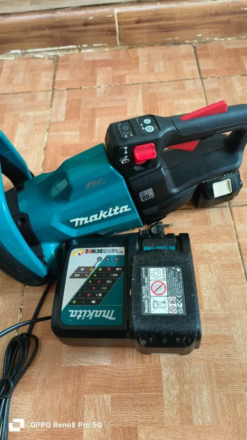 Taille haie électrique Makita en très bon état 