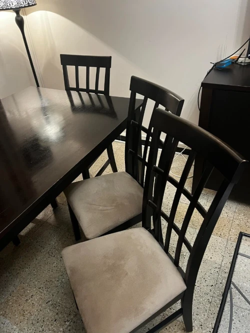 TABLE à manger + 6 CHAISES + BAHUT