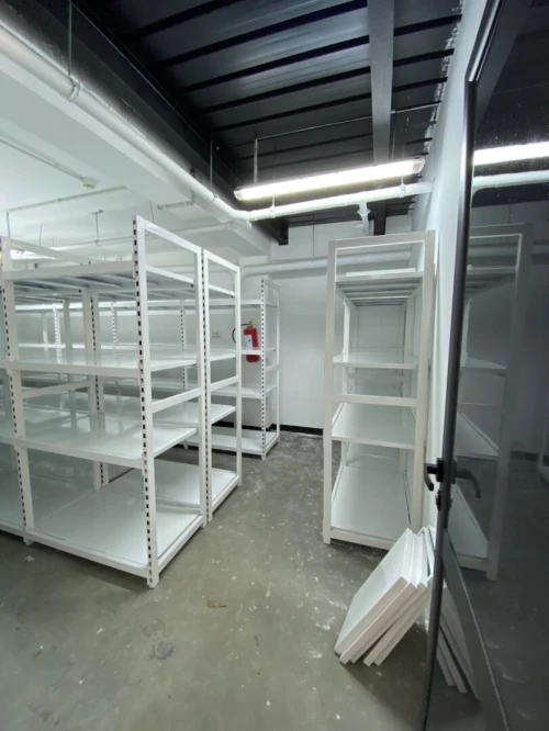 ETAGERE ET RAYONNAGE MÉTALLIQUE 
