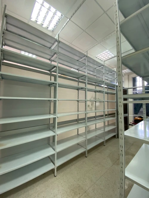ETAGERE ET RAYONNAGE MÉTALLIQUE 