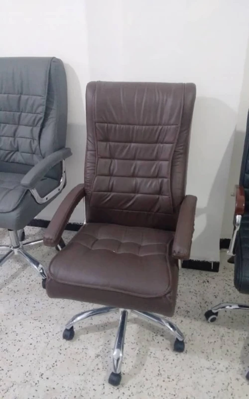 ENSEMBLE DE BUREAU / CHAISE / ARMOIRE/ BUREAU COMPLET 