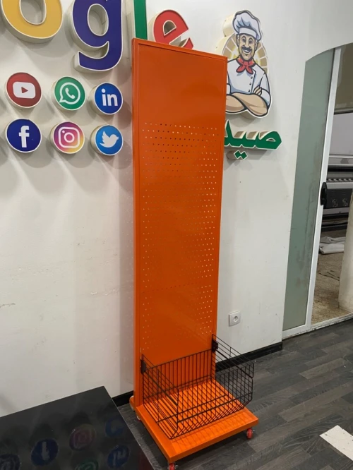 FABRICATION PRÉSENTOIR MÉTALLIQUE FIX/MOBILE SUR MUSURE