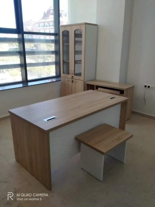 ENSEMBLE DE BUREAU / CHAISE / ARMOIRE/ BUREAU COMPLET 