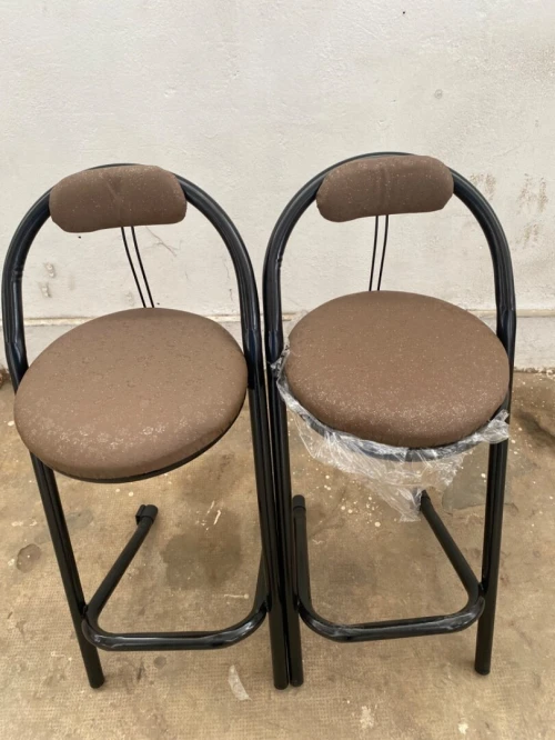 Équipement magasin caisse en bois , mannequins , étagères, chaise magasin 