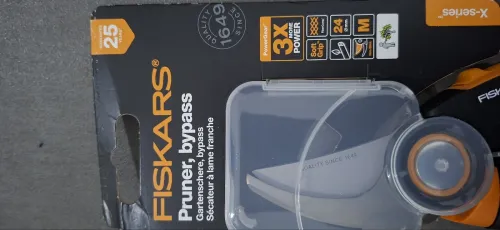 Fiskars sécateur à lame