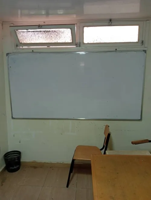 Bureaux et tables scolaires 