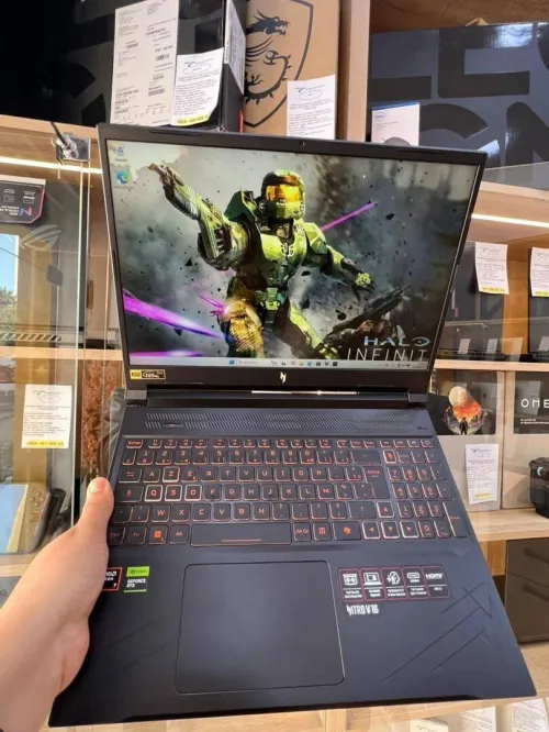 ACER NITRO V16 RYZEN 7 8845Hs