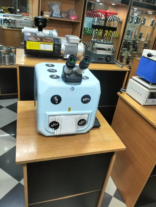 découpage et gravage laser 50w jamais utilisée états neuf 