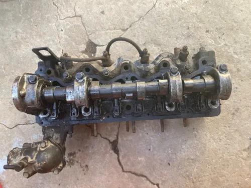 رأس محرك نيسان (Culasse Nissan LD23) كاملة