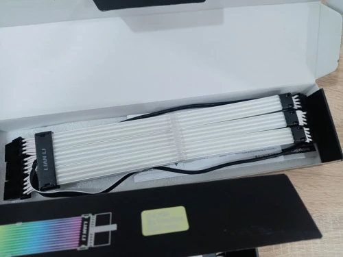 CABLE EXTENTION LIANLI Strimer Plus V2 3X 8-PINS/ Strimer Plus V2 24-PINS