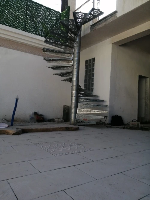 FABRICATION D'ESCALIER METALLIQUES SUR MESURE