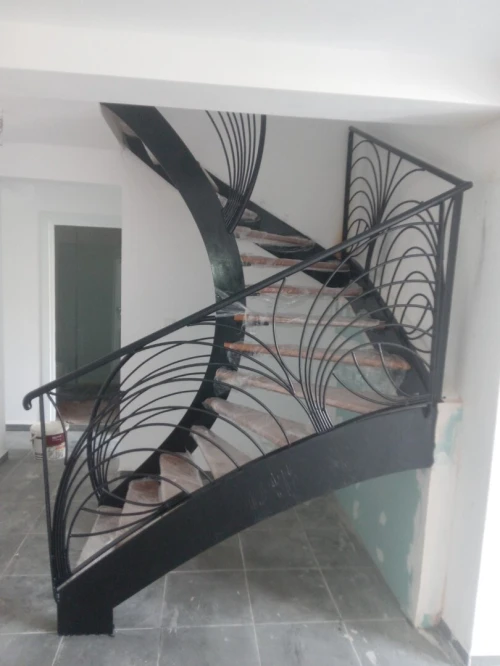 FABRICATION D'ESCALIER METALLIQUES SUR MESURE