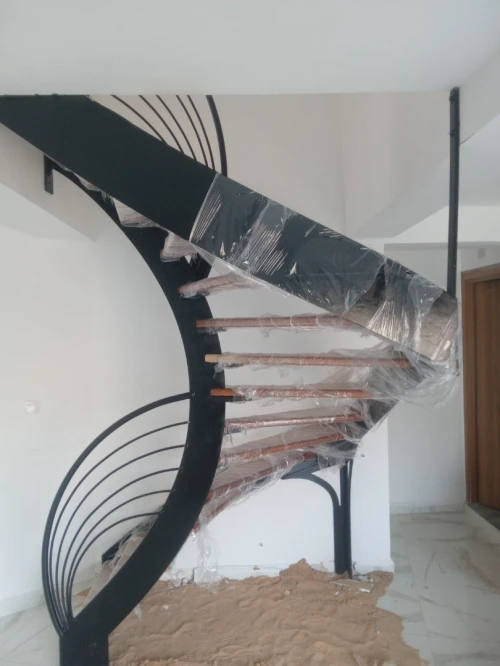 FABRICATION D'ESCALIER METALLIQUES SUR MESURE