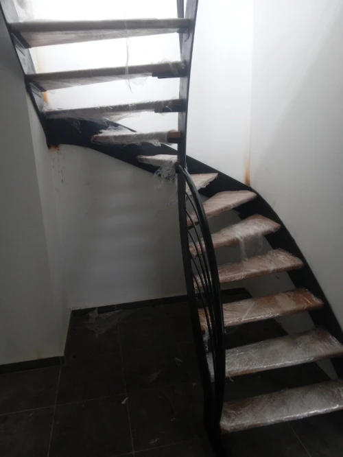 FABRICATION D'ESCALIER METALLIQUES SUR MESURE