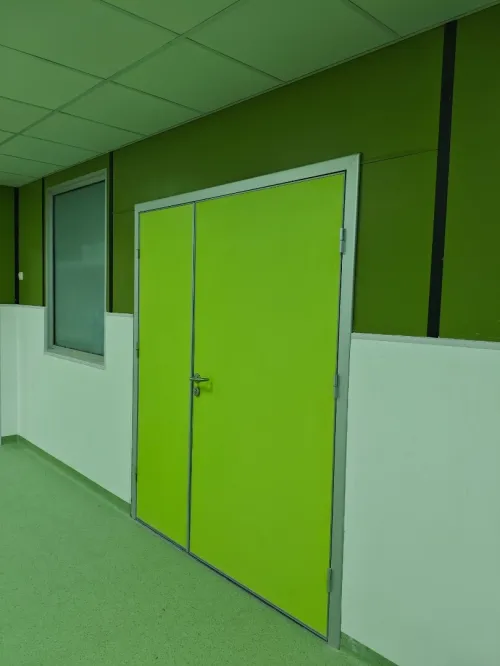 Montage des portes aluminium et bois moderne 