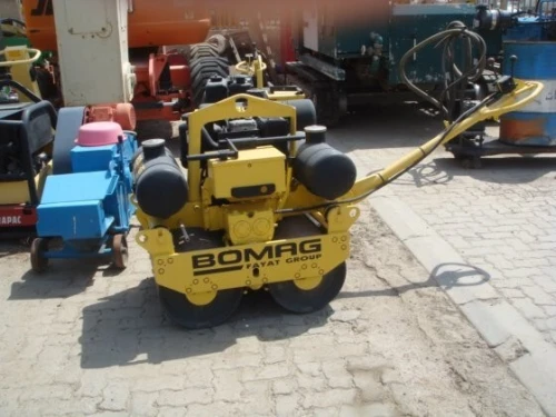 location compacteur manuel  bomag 950 kg