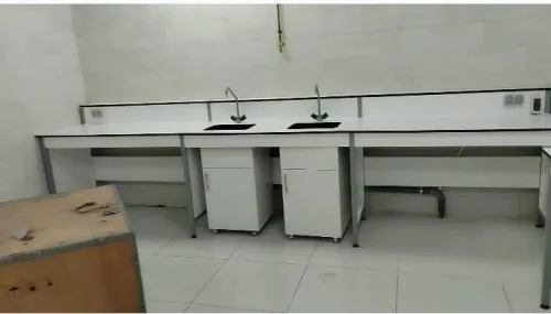 Fabrication de mobilier de laboratoire 