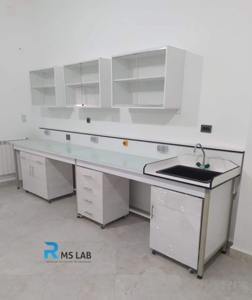 Fabrication de mobilier de laboratoire
