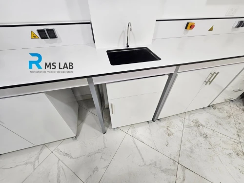Fabrication de mobilier de laboratoire