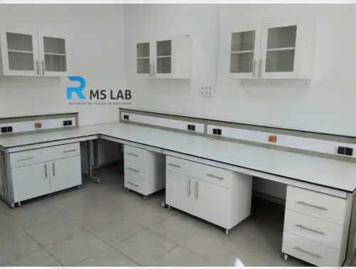 Fabrication de mobilier de laboratoire