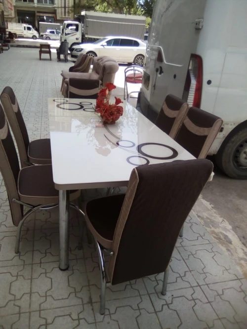 Tables et chaises طاولة طابلة و كراسي 