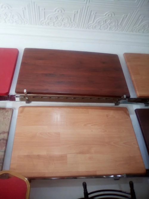 Tables et chaises طاولة طابلة و كراسي 