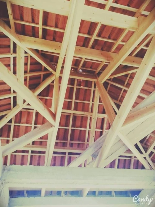charpente en bois toiture