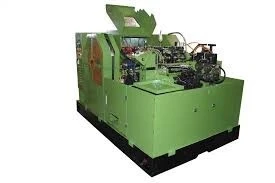 Machine pour fabrication des boulons et vis