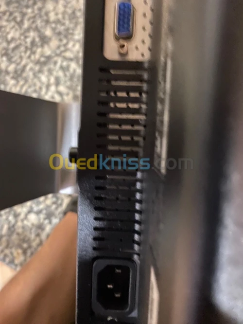 ECRAN DELL ORIGINAL 17 POUCES VGA DP USB LIVRAISON DISPONIBLE 58 WILAYAS
