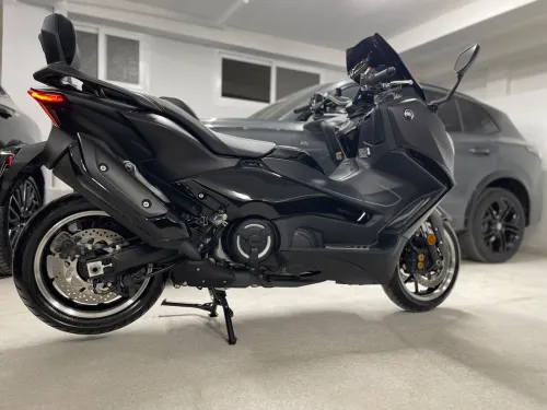 Yamaha Tmax Tech max Dark magma 2025