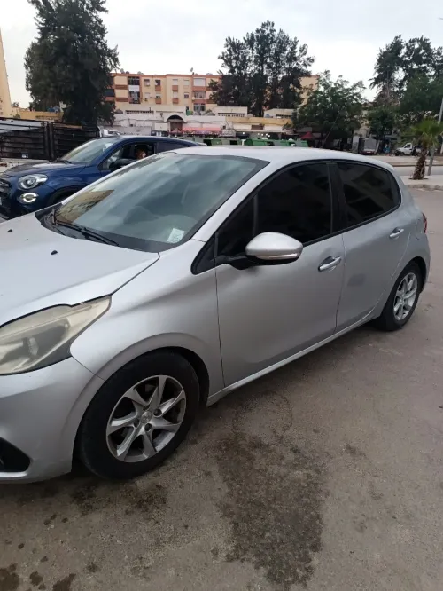 Peugeot 208 2016 Allure Facelift