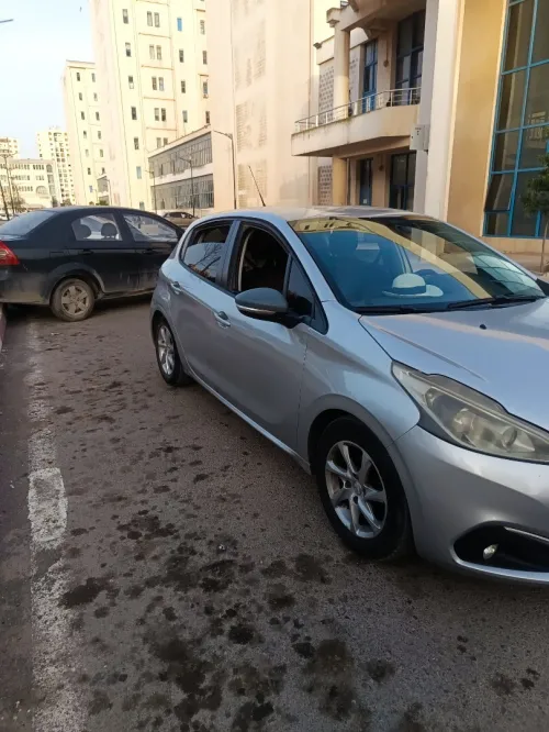 Peugeot 208 2016 Allure Facelift