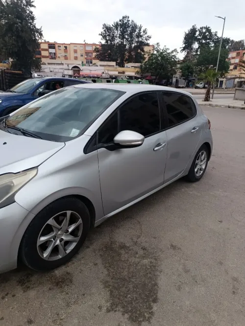 Peugeot 208 2016 Allure Facelift